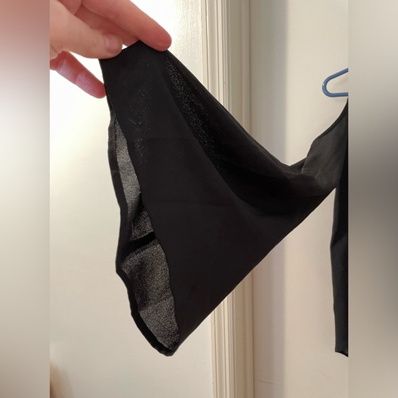 Revolve Lovers + Friends Cold Shoulder Black scoop neck blouse bell sleeves sz M - Picture 5 of 7